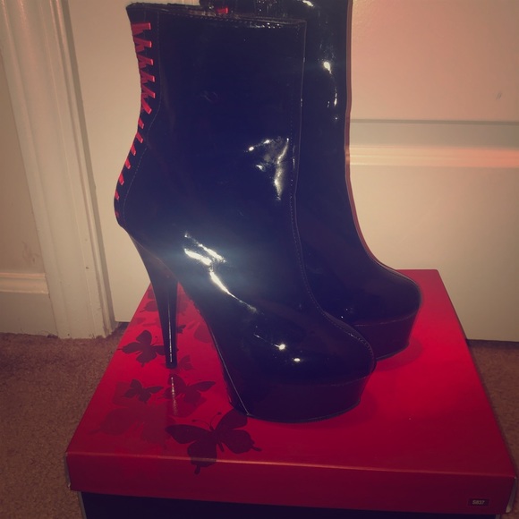 High Heels - Picture 1 of 3